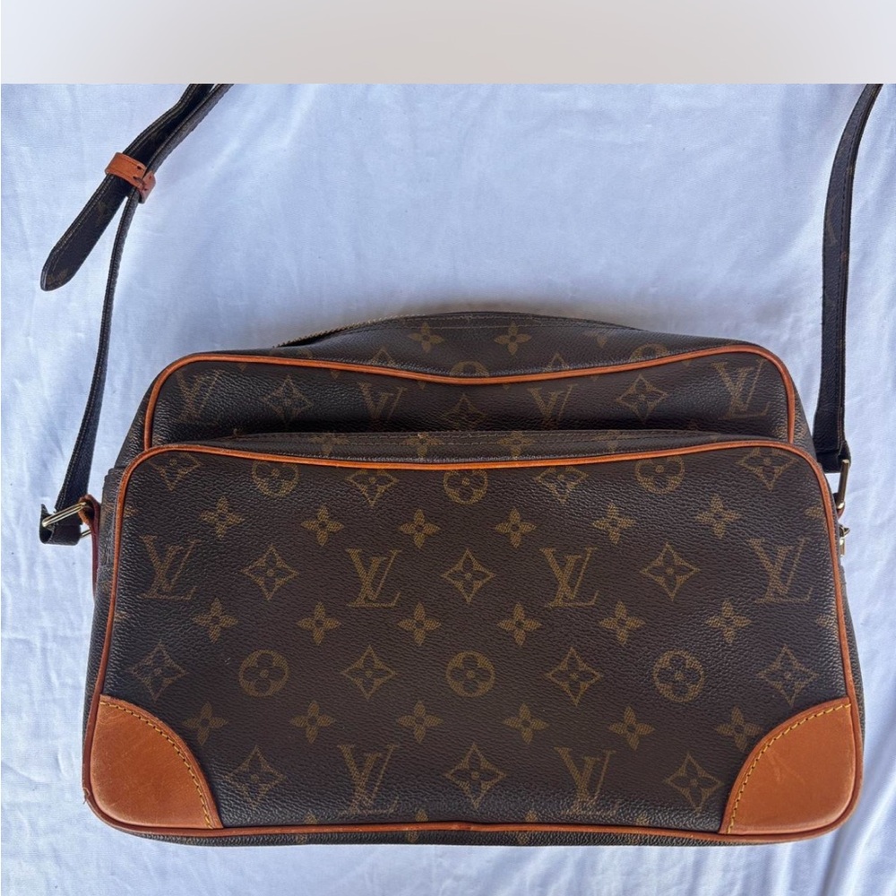 Louis Vuitton Nile Messenger Crossbody Bag